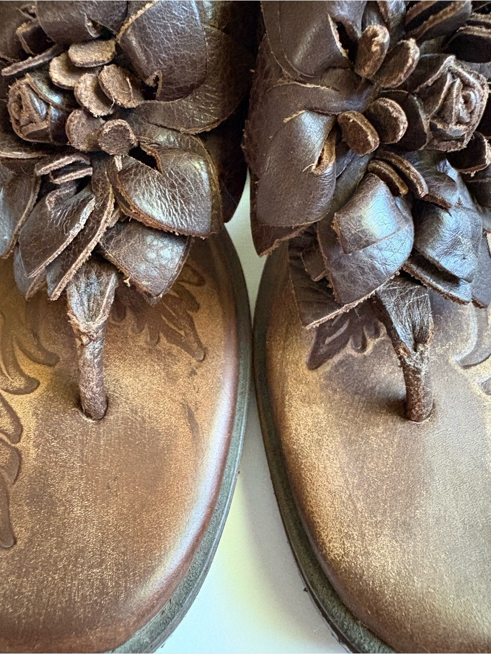 Born Astrid Handcrafted Brown Leather 3D Embellished Flower Sandal Size 7 - Picture 6 of 12
